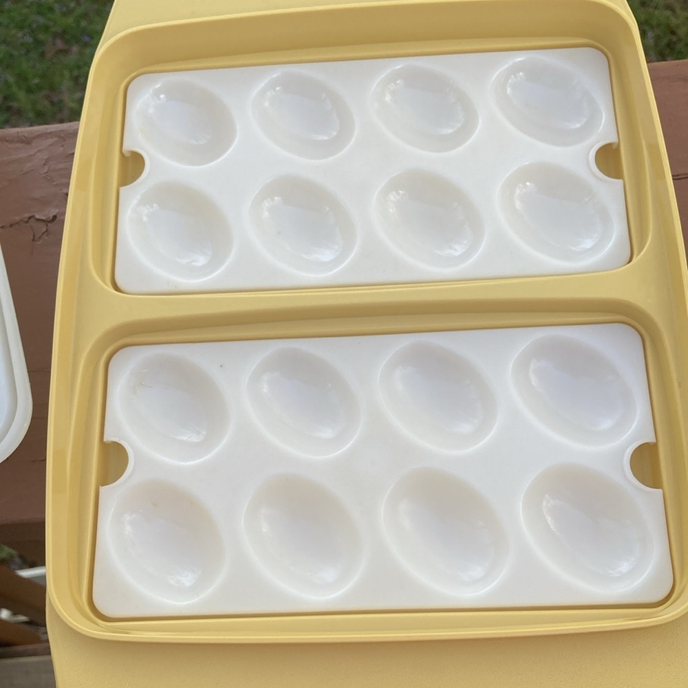 Tupperware covered serving tray - Picture 4 of 9